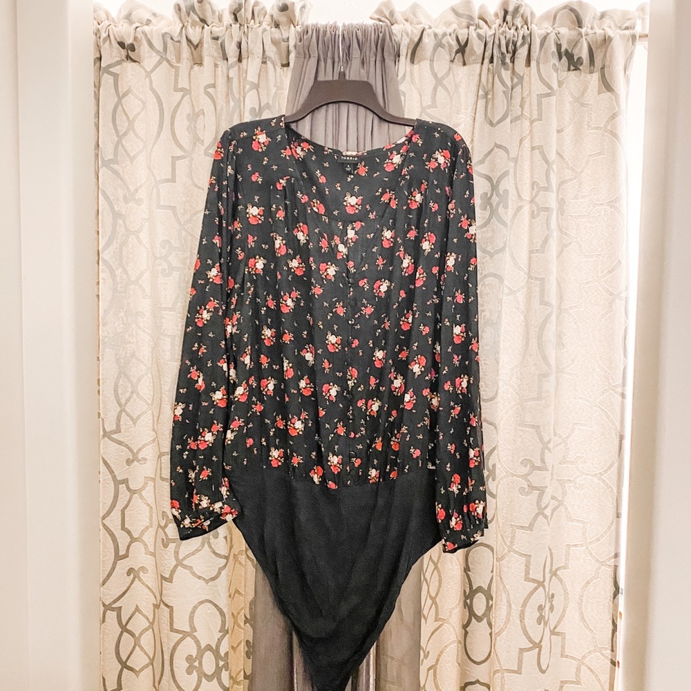 Lightweight flowery blouse!